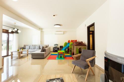 Promitheas Villa, Sea Side Resort!
