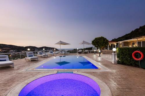 Promitheas Villa, Sea Side Resort!