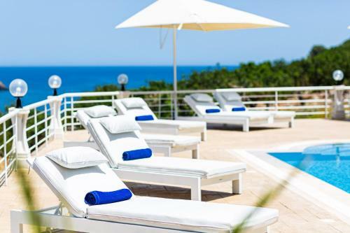 Promitheas Villa, Sea Side Resort!