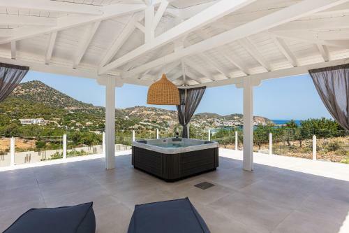 Promitheas Villa, Sea Side Resort!