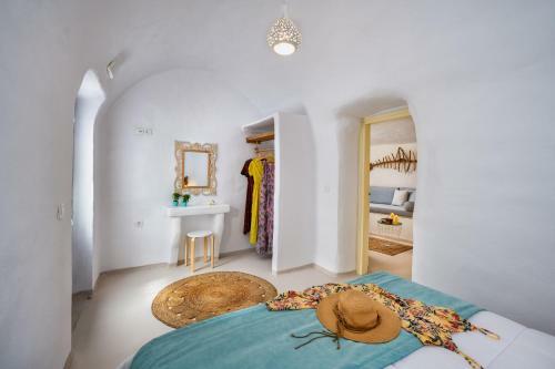 Villa Mystagoge Retreat With Subterranean Pool/jacuzzi