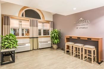 Hotel Microtel By Wyndham Victor