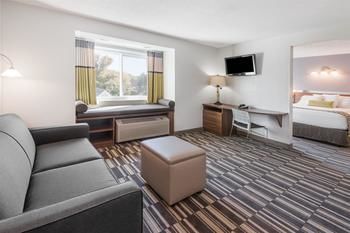 Hotel Microtel By Wyndham Victor