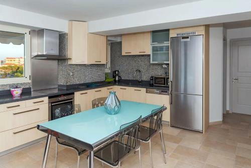Marina View Sea Front Apartment