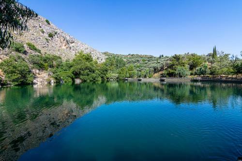 Roes Apartments - Avra