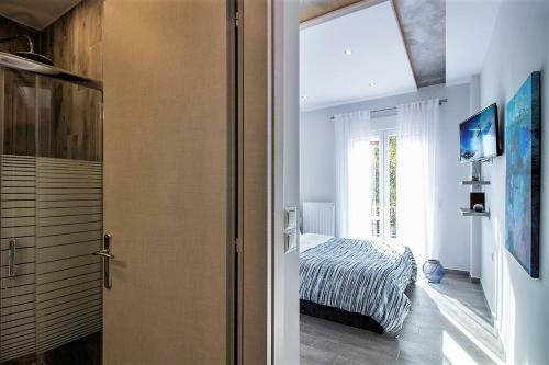 Metro Apartment