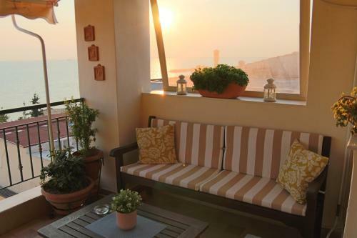 Apartment With Marina View