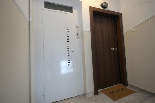 Modern Top Floor Apartment