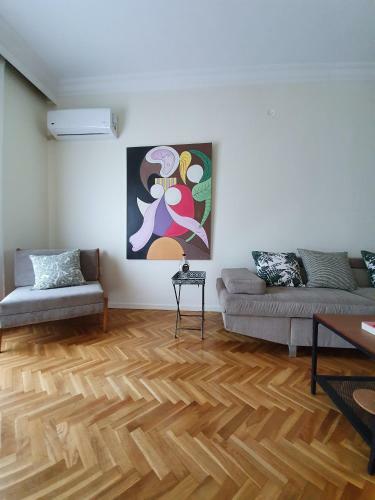 Urban Chic Apartment