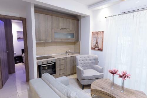 Laussani, Cozy & Quiet, 2 Bedroom Apartm.+ Balcony