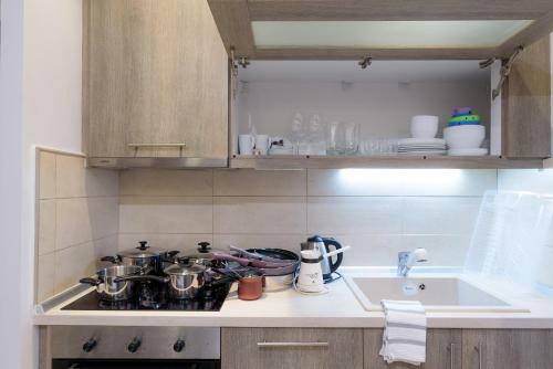 Laussani, Cozy & Quiet, 2 Bedroom Apartm.+ Balcony