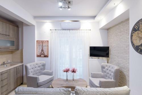 Laussani, Cozy & Quiet, 2 Bedroom Apartm.+ Balcony