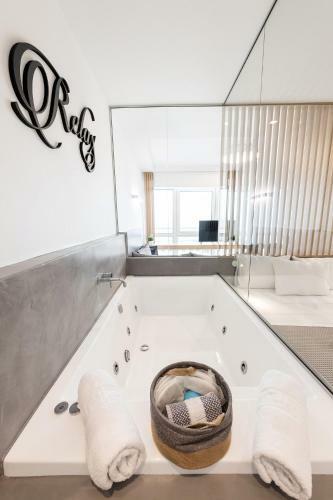 Porto Sea View Apartments - Luxury Junior Suites