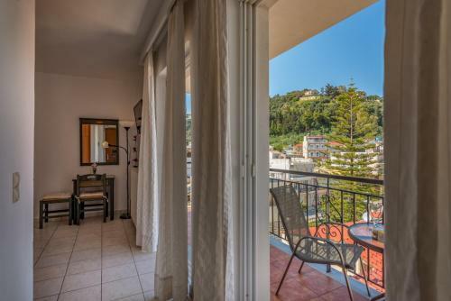 Lambros Seafront Apartments