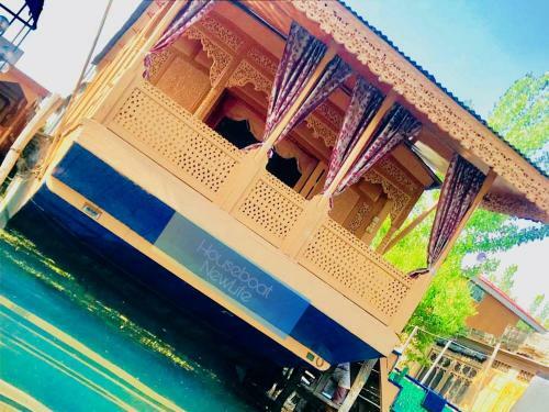 New Life Houseboat