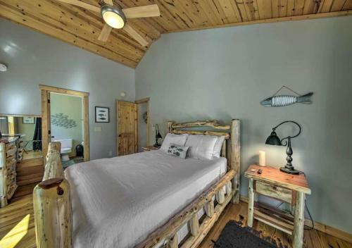 Amazing Creek View Cabin W/ Hot Tub, Firepit & Pool Table
