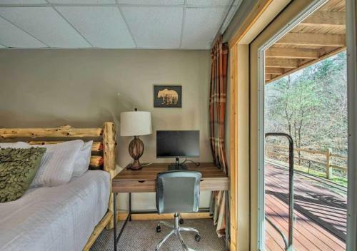 Amazing Creek View Cabin W/ Hot Tub, Firepit & Pool Table