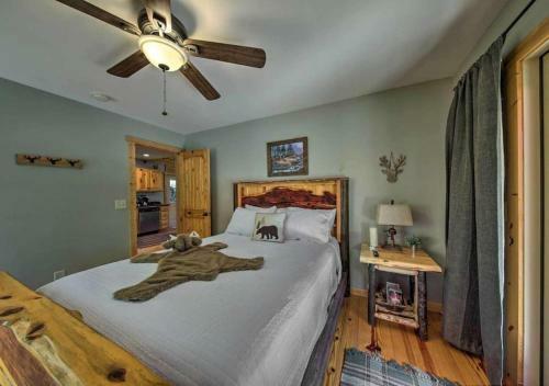 Amazing Creek View Cabin W/ Hot Tub, Firepit & Pool Table
