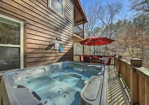 Amazing Creek View Cabin W/ Hot Tub, Firepit & Pool Table