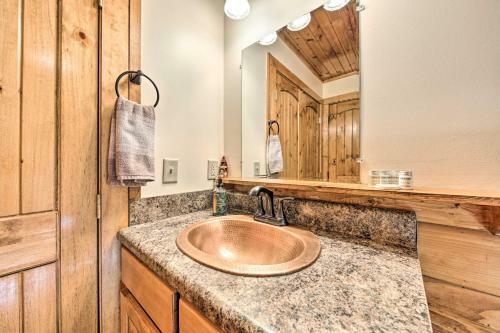 Riverfront Getaway With Deck, Fire Pit, Games!