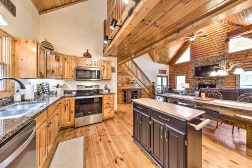 Riverfront Getaway With Deck, Fire Pit, Games!