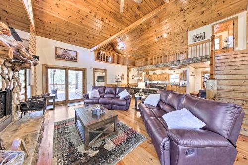 Riverfront Getaway With Deck, Fire Pit, Games!