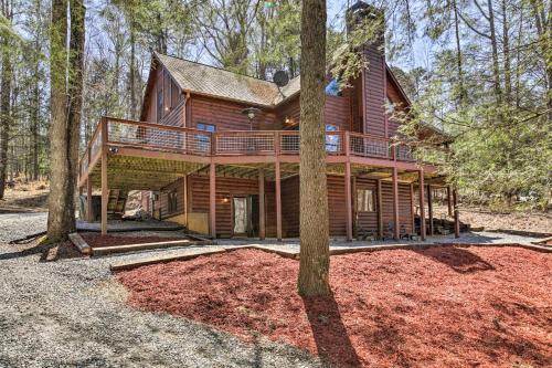 Riverfront Getaway With Deck, Fire Pit, Games!