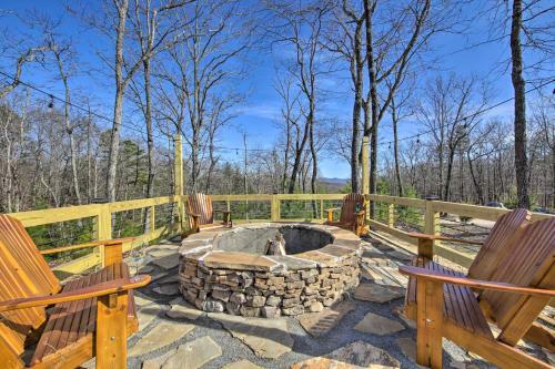 Stunning Escape With Loft, Hot Tub And Mtn Views!