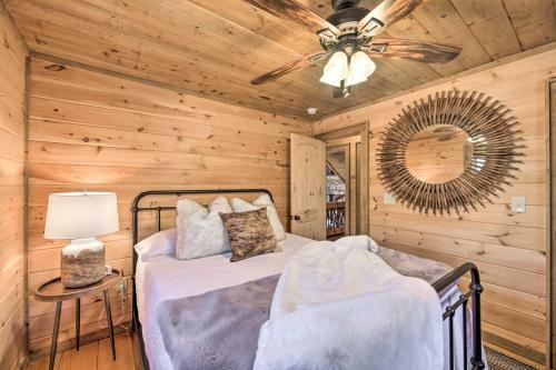 Stunning Escape With Loft, Hot Tub And Mtn Views!