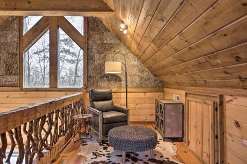 Stunning Escape With Loft, Hot Tub And Mtn Views!