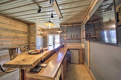 Stunning Escape With Loft, Hot Tub And Mtn Views!