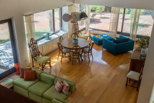Villa Oasis Lagonisi With Garden And Large Pool