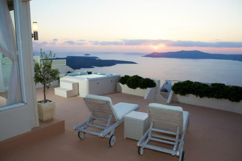 Sunset View Villa Santorini - With Outdoor Jacuzzi