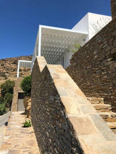 Theros Apartments