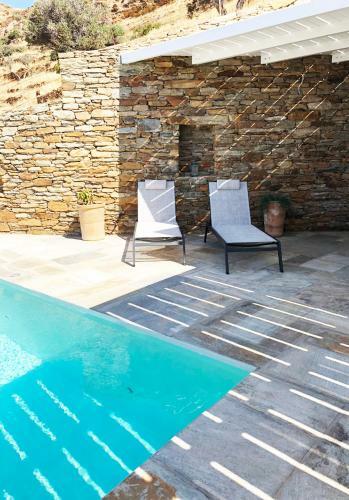 Theros Apartments