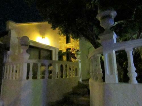 Apartamento Entire Guesthouse - 27 People