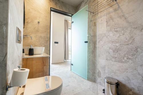 Hotel Pathos Seaside Suites
