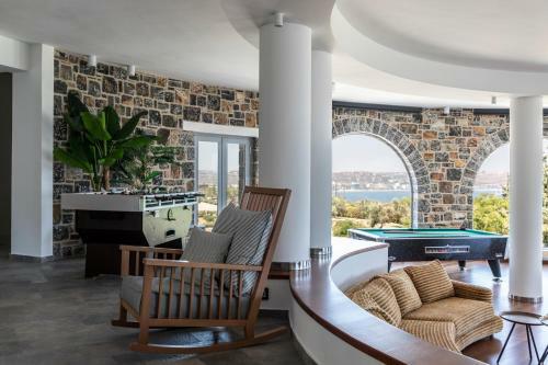 Noura Villa, A Pristine Luxurious Seaview Sanctuary