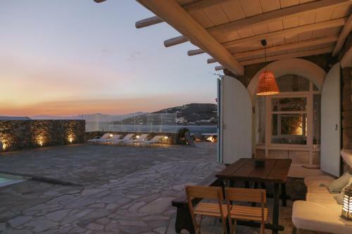 Villa Waves