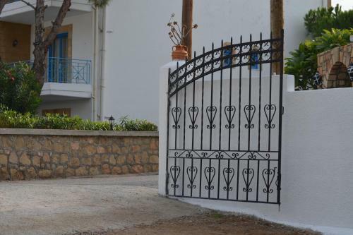 Spitaki - House With Garden By The Beach - Pefki