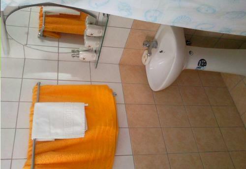 Hostal Room In Studio - Rock Garden Apartment By The Beach