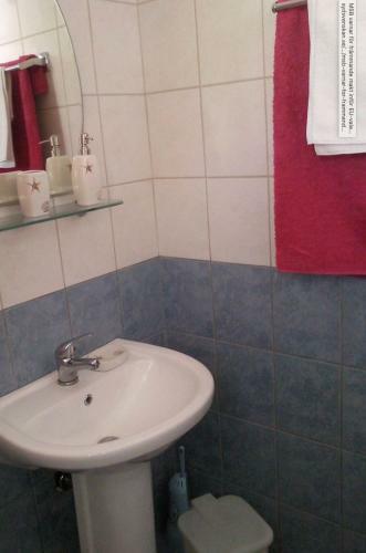 Hostal Room In Studio - Rock Garden Apartment By The Beach