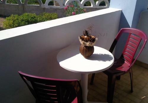 Hostal Room In Studio - Rustic And Spacious Studio By The Beach