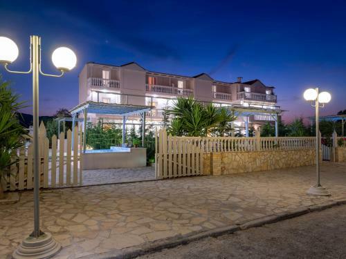 Three Graces Holiday Houses Complex