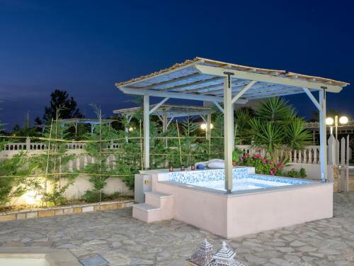 Three Graces Holiday Houses Complex