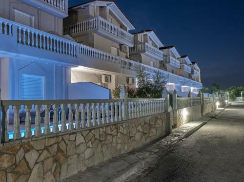 Three Graces Holiday Houses Complex