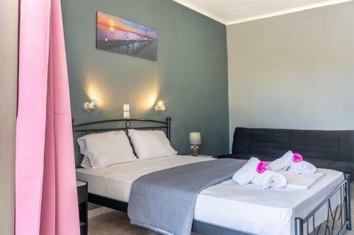Brunswick Apartments - Pool & Beach