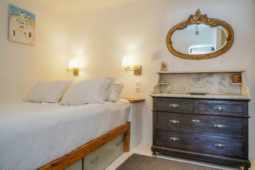 Serenity - Traditional House With Stunning Sea View