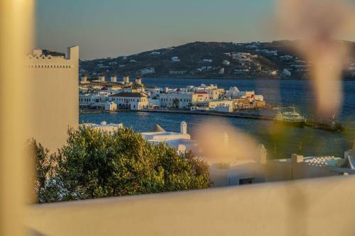 Serenity - Traditional House With Stunning Sea View