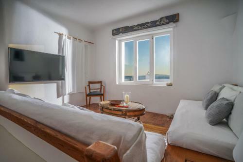 Serenity - Traditional House With Stunning Sea View